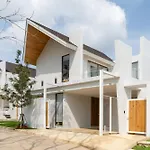 Elegant Nature Villa With Private Swimming Pool